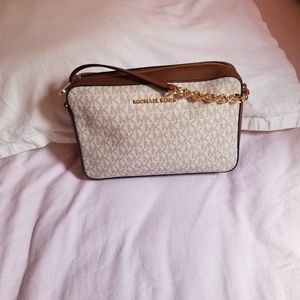 1 day sale 🔥Michael kors vanilla crossbody